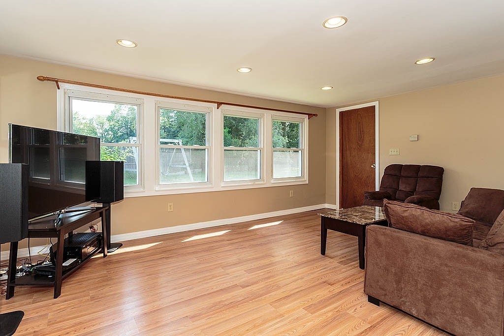 25 Judith Road Chelmsford, MA 01824 - Photo 7 of 29
