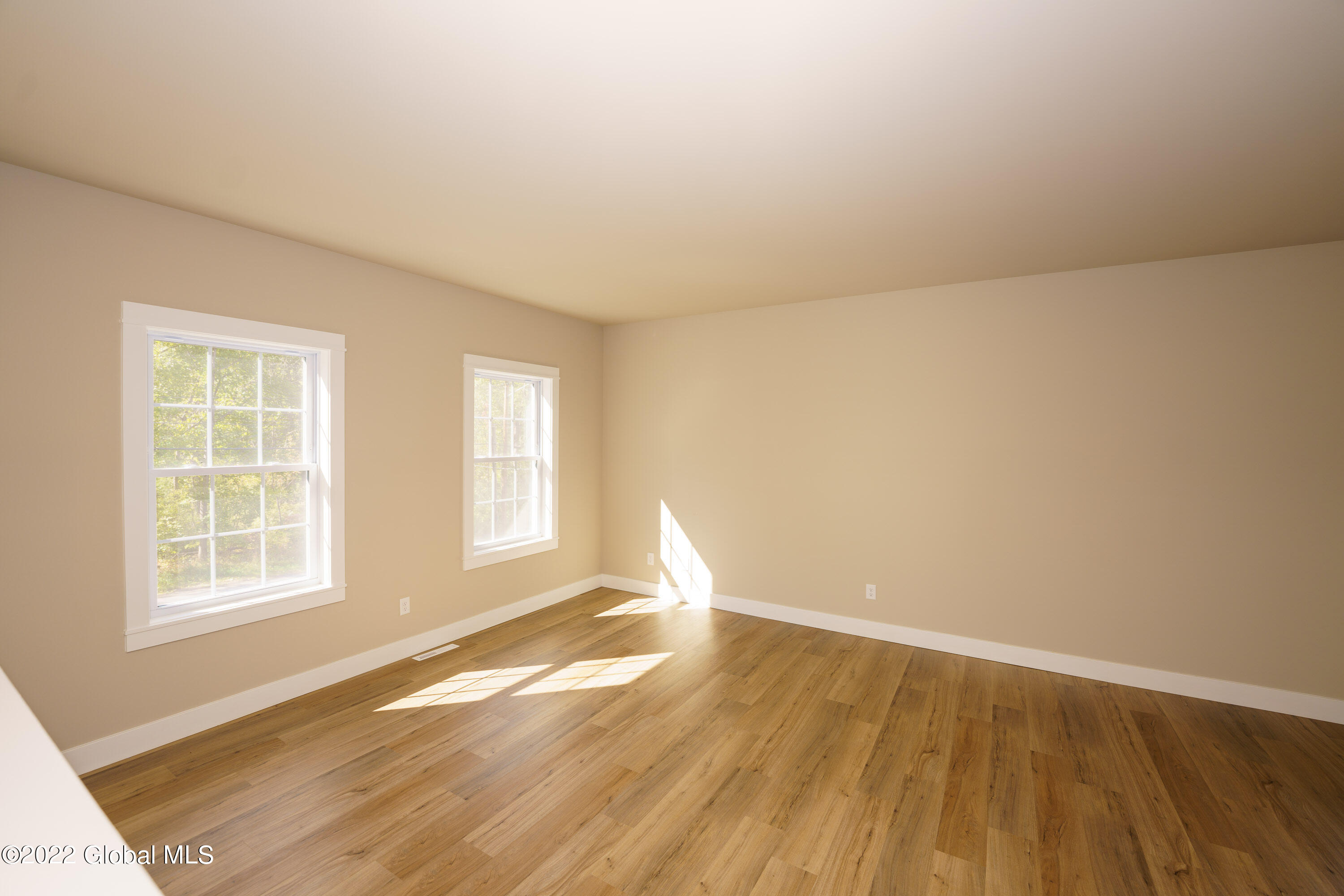 75 New Shaker Road Colonie, NY 12205 - Photo 7 of 37 2 Livingroom 2