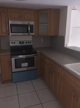 $2,200 | 1011 Southwest 105th Avenue, Unit 200, Miami, FL 33174