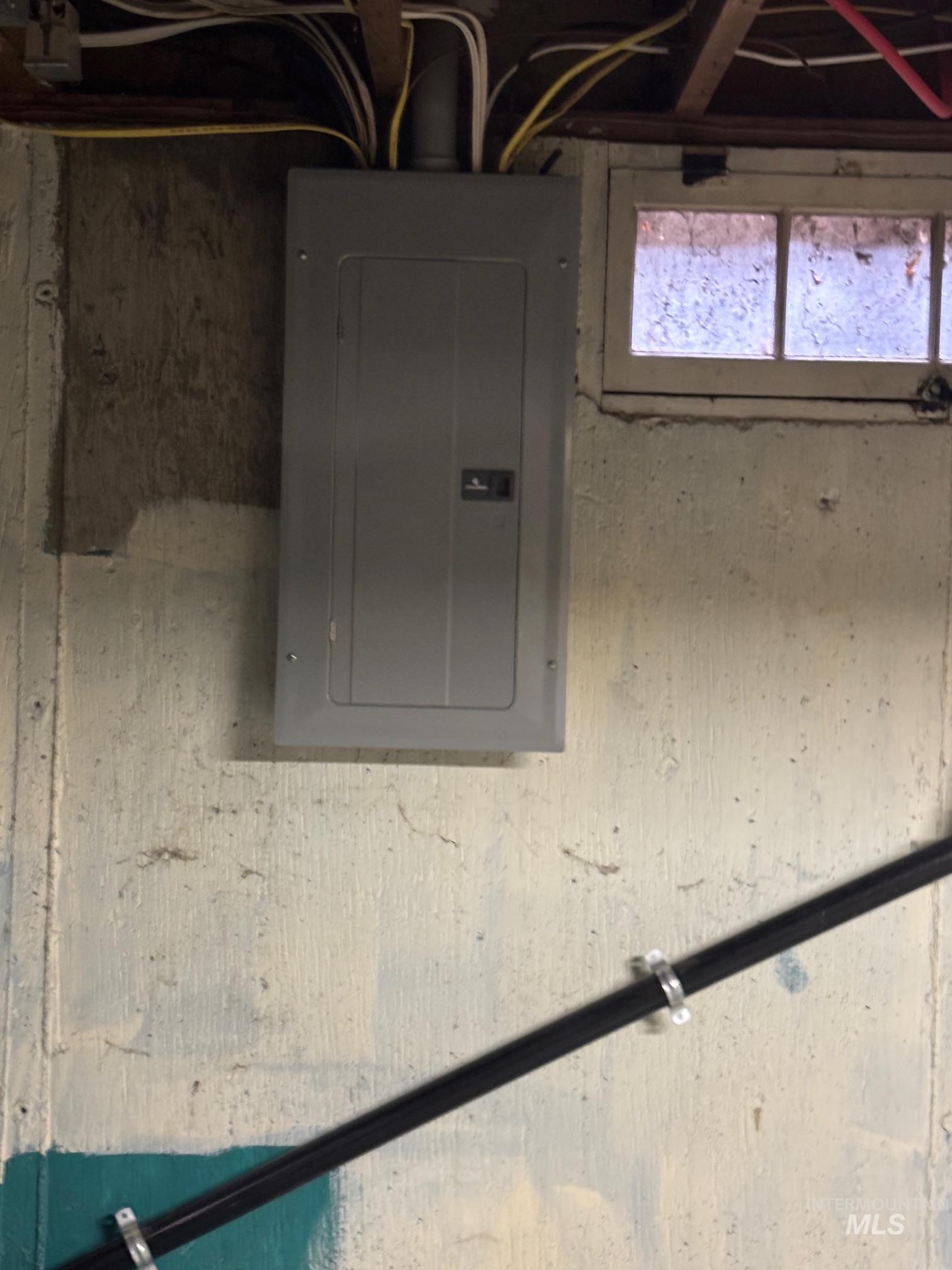 1203 Sycamore Street Clarkston, WA 99403 - Photo 18 of 31 Utility room with electric panel
