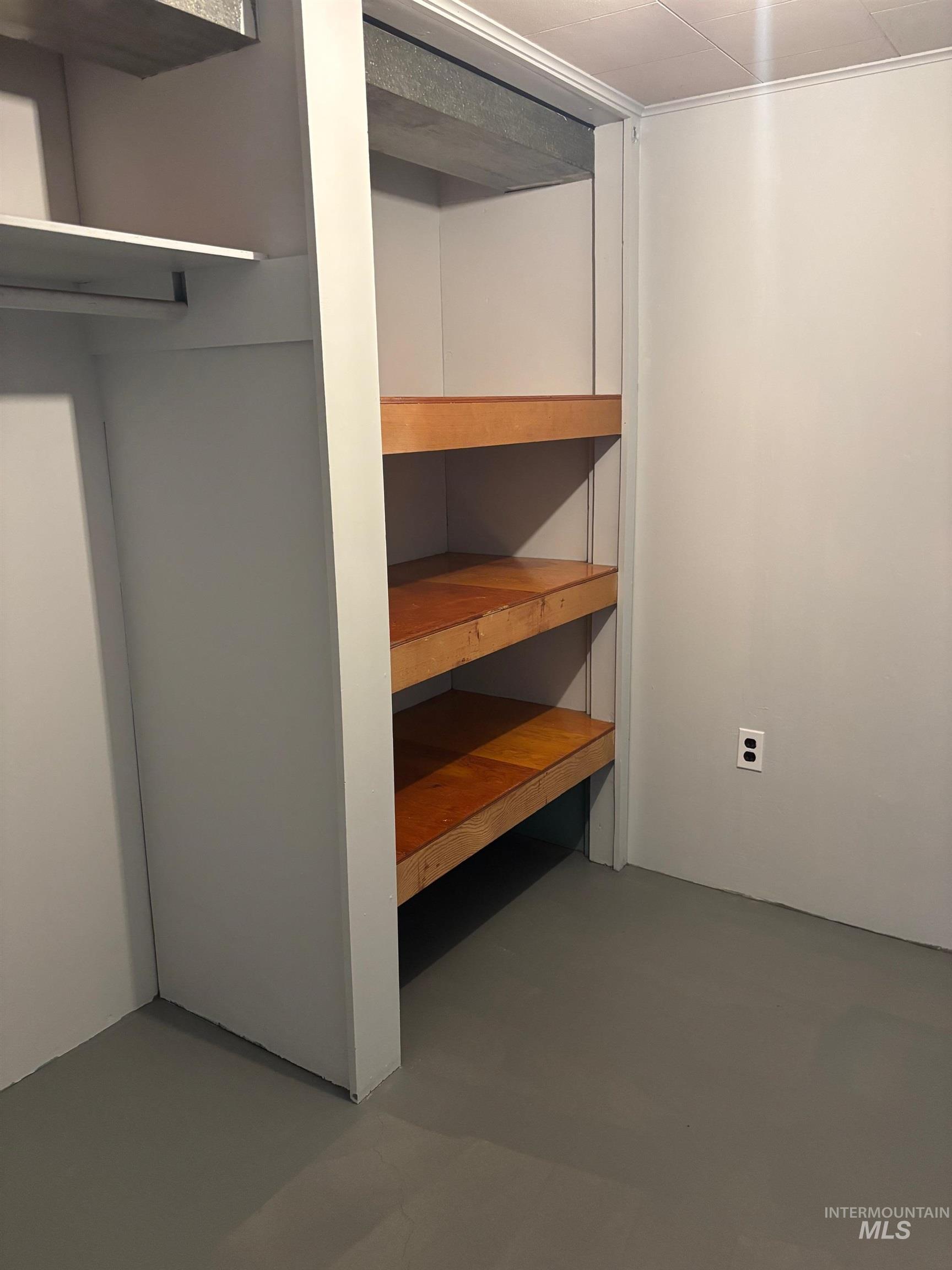 1203 Sycamore Street Clarkston, WA 99403 - Photo 22 of 31 View of closet