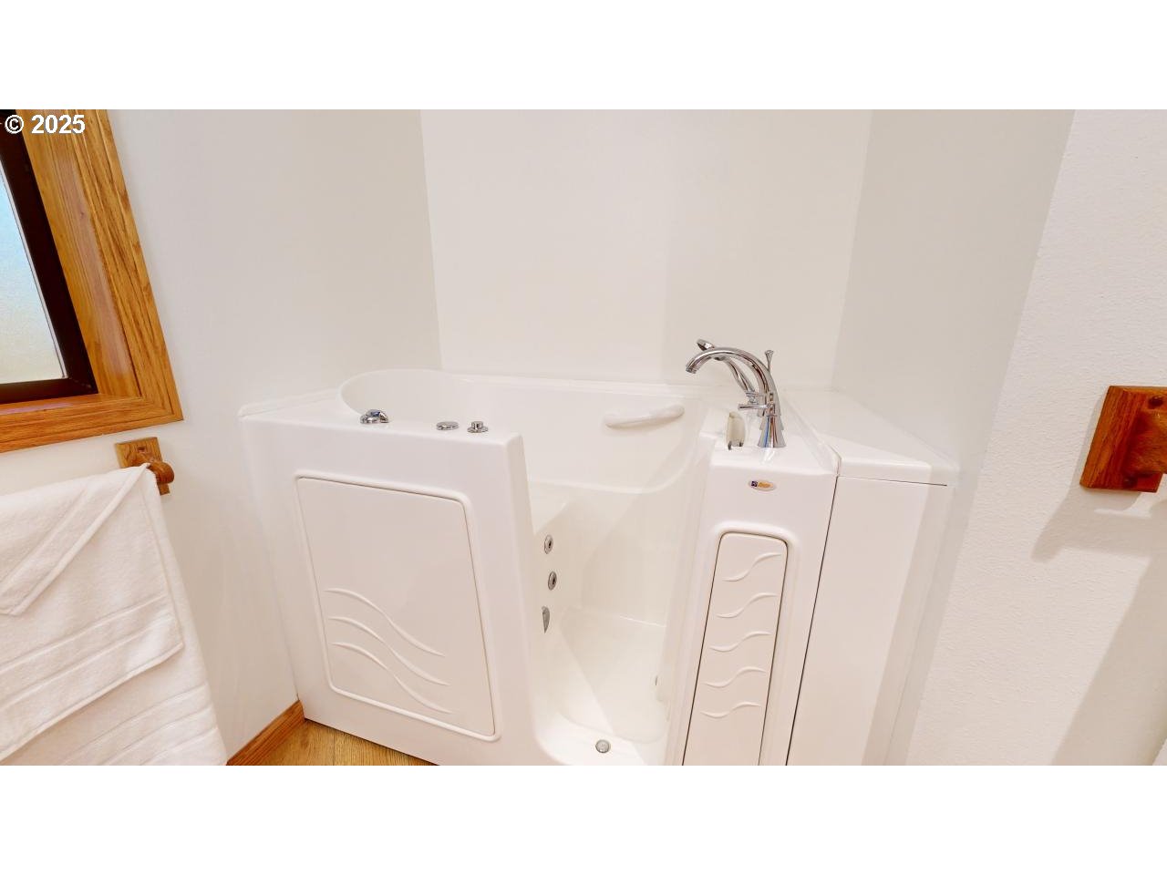 16151 Lower Harbor Road Brookings, OR 97415 - Photo 31 of 43 a bathroom with a sink a mirror and tub