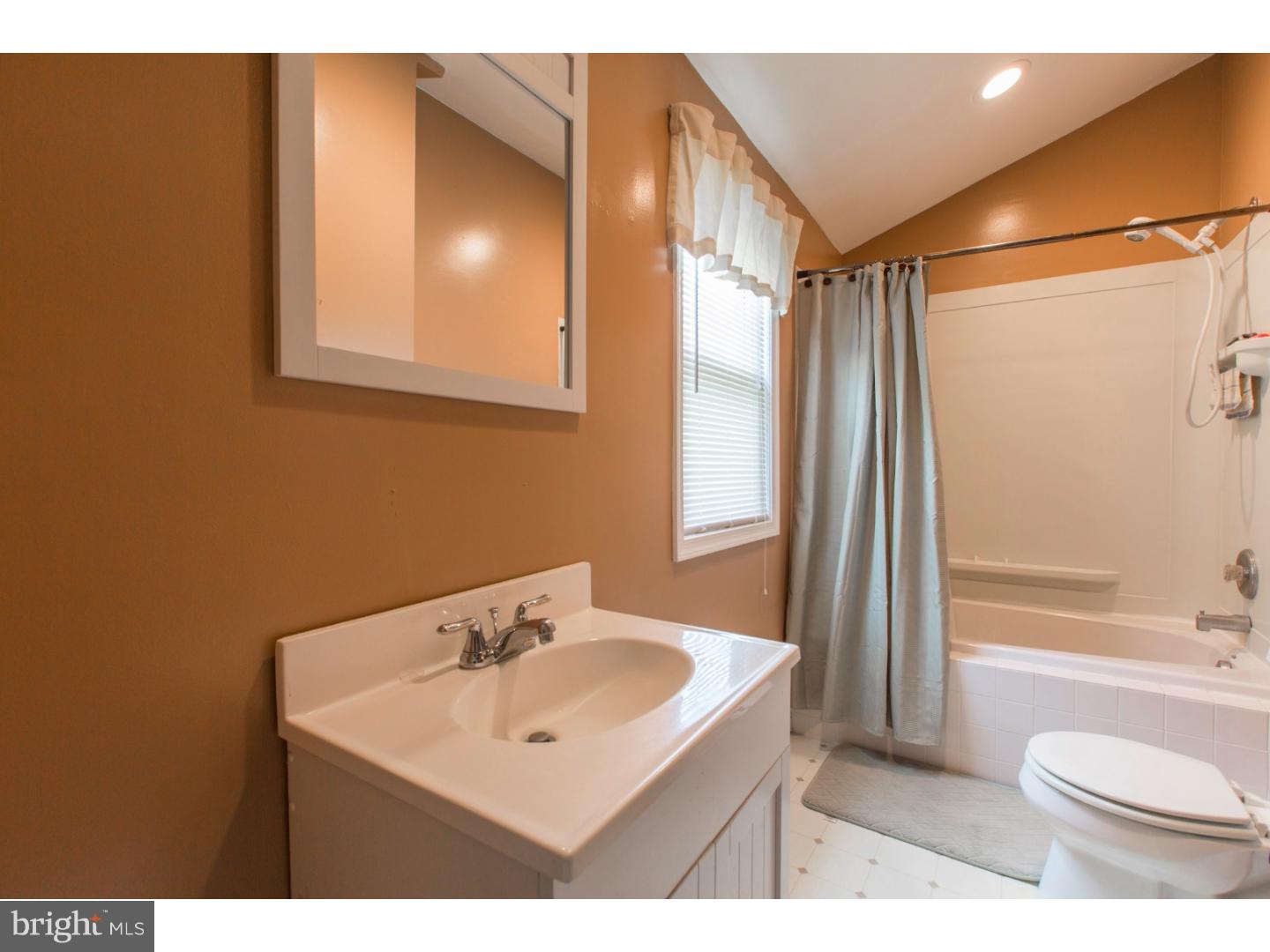 412 Crescent Road Hatboro, PA 19040 - Photo 13 of 24 Bathroom