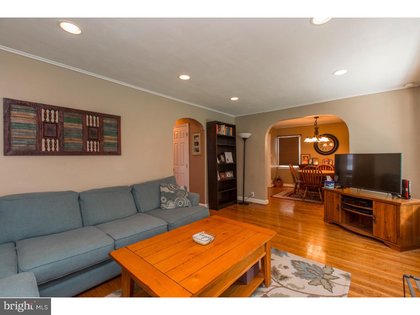 412 Crescent Road Hatboro, PA 19040 - Photo 3 of 24 Living Room