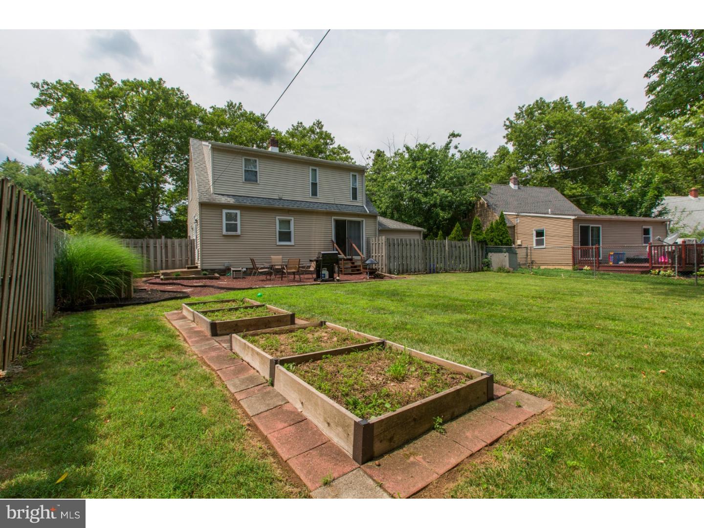 412 Crescent Road Hatboro, PA 19040 - Photo 21 of 24 Back Yard