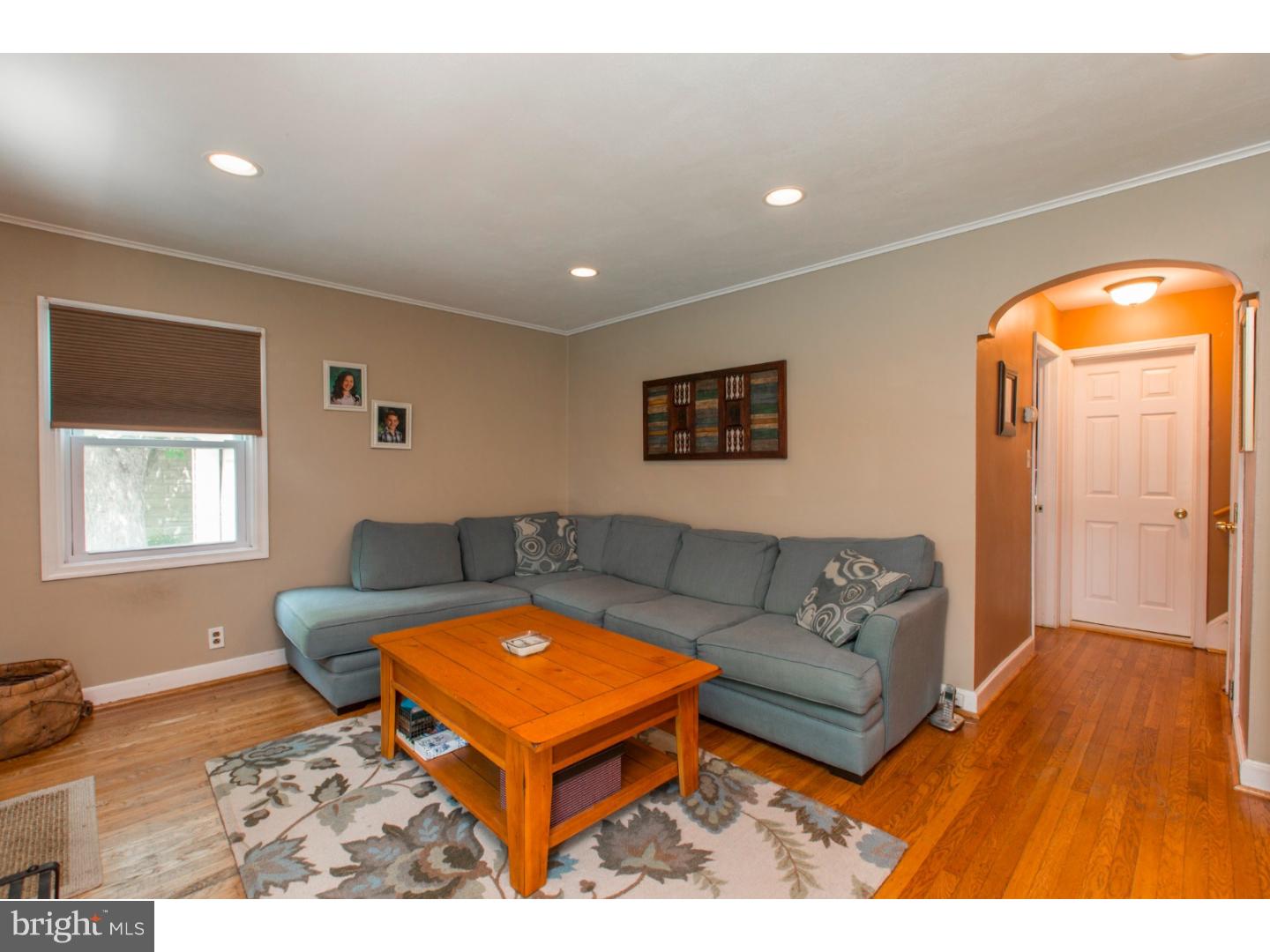 412 Crescent Road Hatboro, PA 19040 - Photo 4 of 24 Living Room