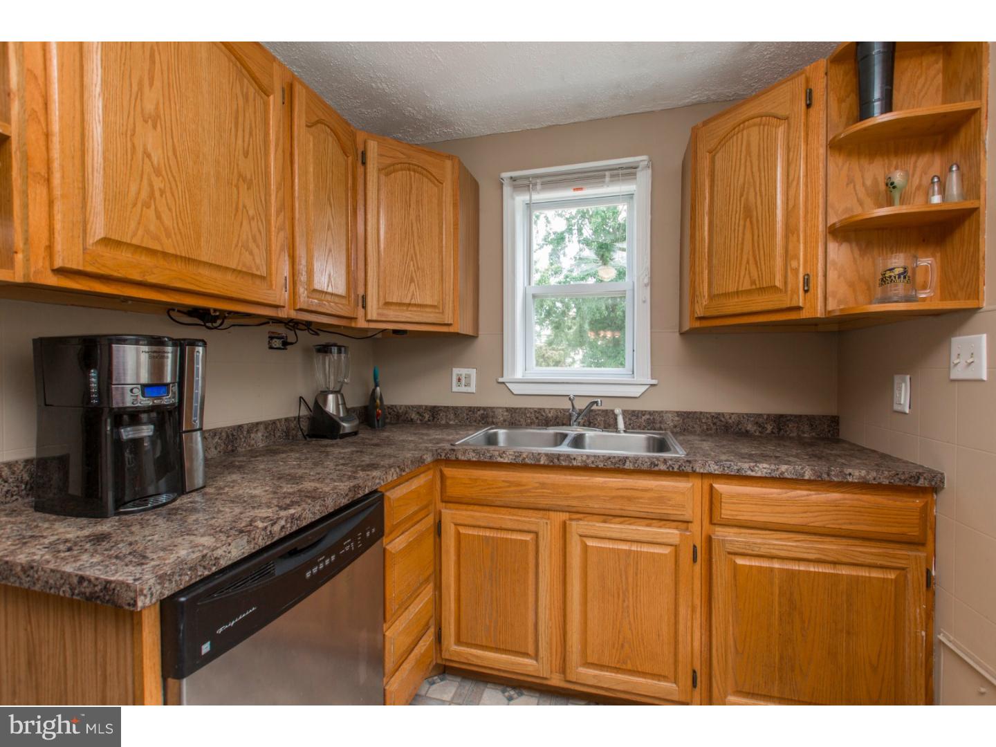 412 Crescent Road Hatboro, PA 19040 - Photo 7 of 24 Kitchen