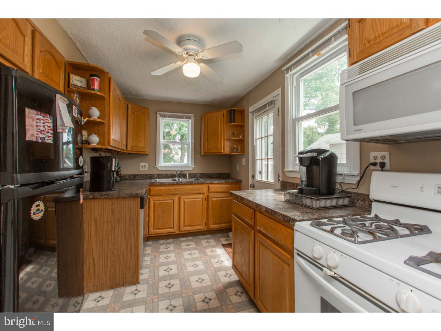 412 Crescent Road Hatboro, PA 19040 - Photo 8 of 24 Kitchen