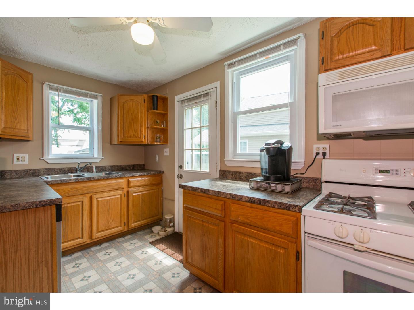 412 Crescent Road Hatboro, PA 19040 - Photo 9 of 24 Kitchen