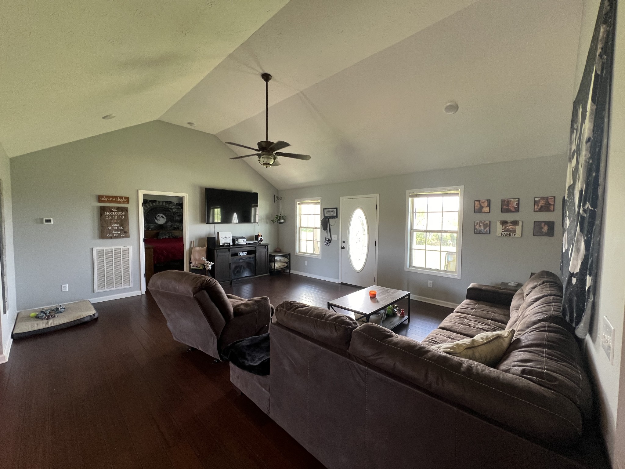 1288 Mt Olive Road Westmoreland, TN 37186 - Photo 4 of 16 a living room with furniture and a flat screen tv