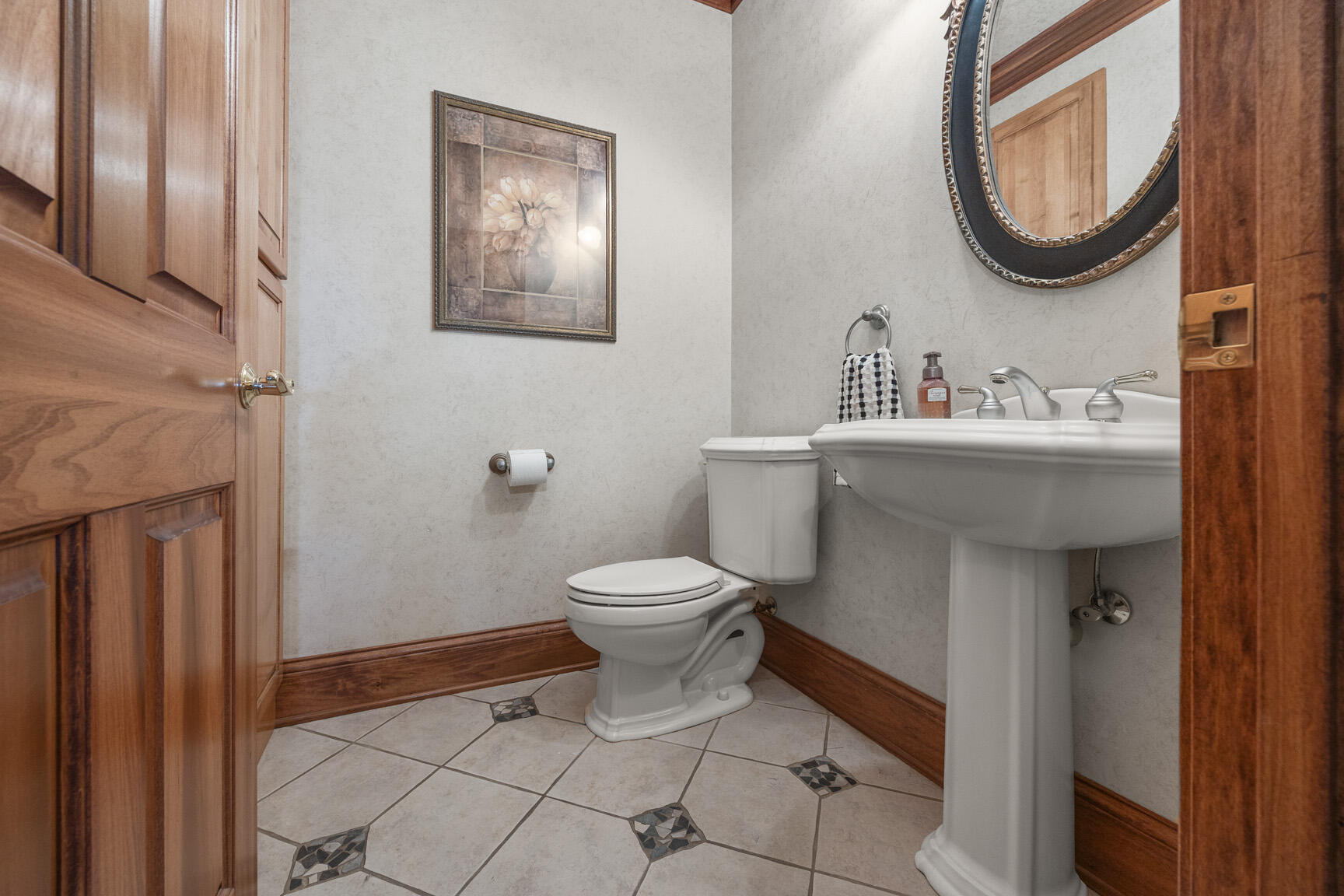 N52-w16816 Oak Ridge Trail Menomonee Falls, WI 53051 - Photo 19 of 37 Main - 1/2 BA