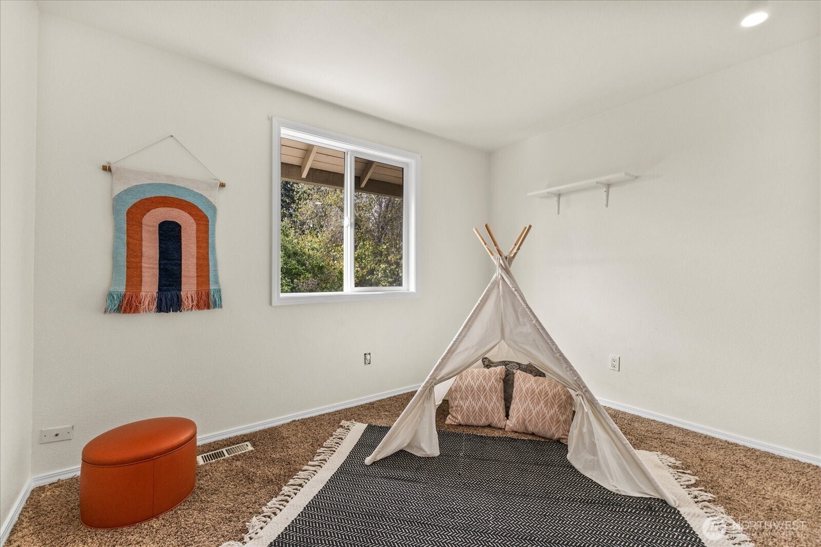 1027 Southwest 352nd Street Federal Way, WA 98023 - Photo 20 of 33 a living room with windows