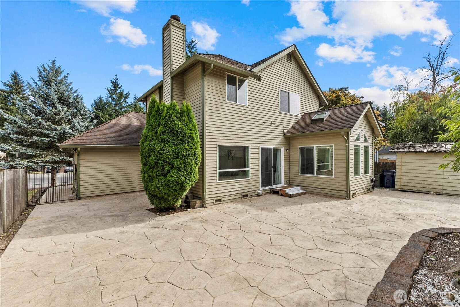 1027 Southwest 352nd Street Federal Way, WA 98023 - Photo 24 of 33 a front view of a house with a yard and garage