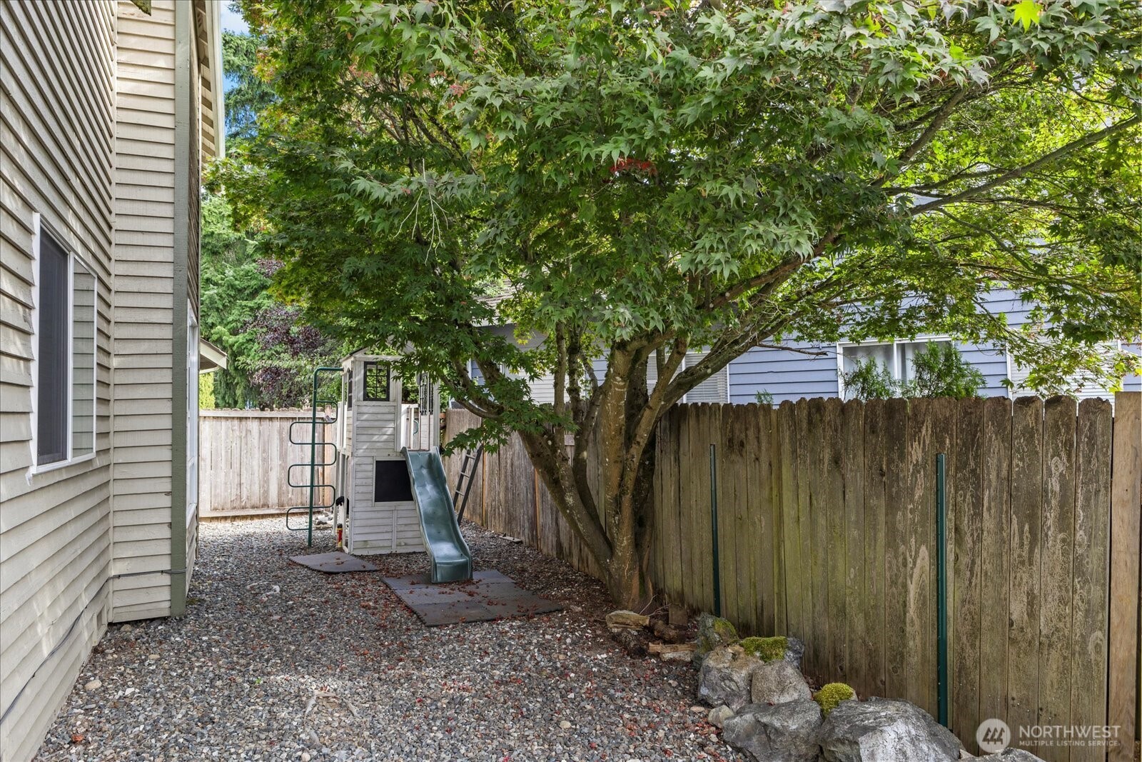 1027 Southwest 352nd Street Federal Way, WA 98023 - Photo 26 of 33 a backyard of a house