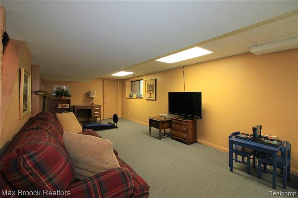 3251 Kilburn Road West Rochester Hills, MI 48306 - Photo 35 of 53