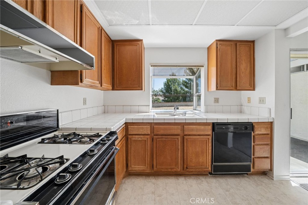 31918 Gelding Road Castaic, CA 91384 - Photo 11 of 43