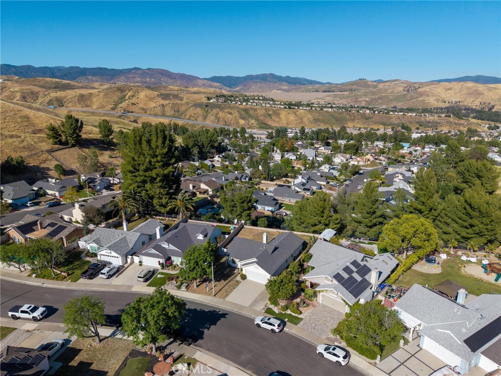 31918 Gelding Road Castaic, CA 91384 - Photo 3 of 43