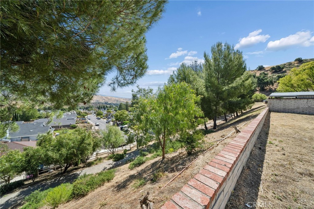 31918 Gelding Road Castaic, CA 91384 - Photo 37 of 43