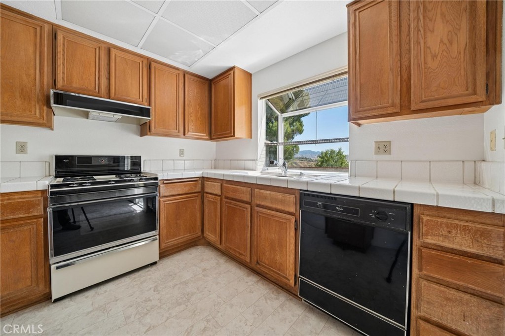 31918 Gelding Road Castaic, CA 91384 - Photo 10 of 43