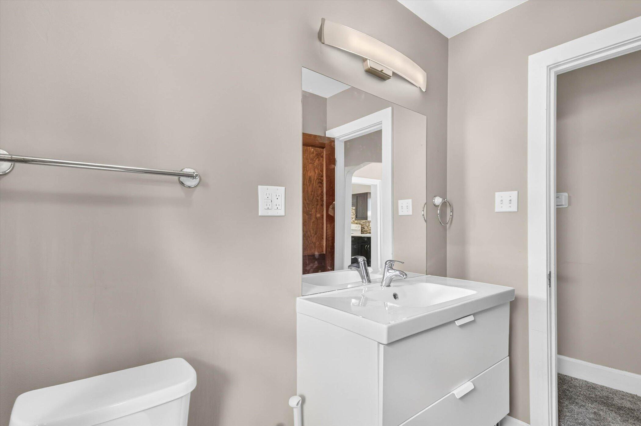 2815 Overhill Road Jackson, MI 49203 - Photo 19 of 31 19-2815-Overhill-Rd-WindowStill-Photogra