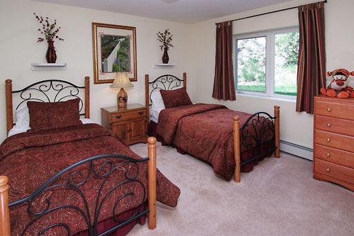 11 Hackamore Road, Unit B Edwards, CO 81632 - Photo 13 of 20 a bedroom with two beds and a window