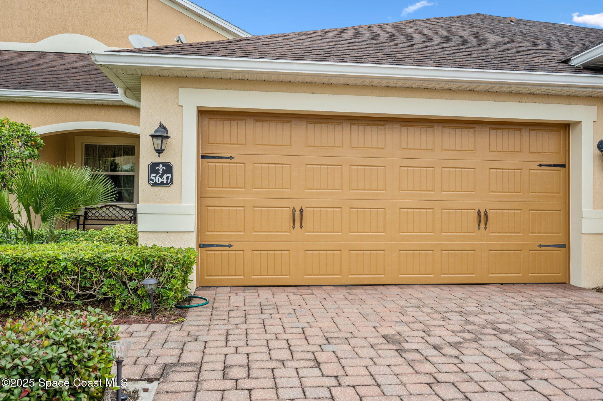 5647 Tamarac Drive Melbourne, FL 32940 - Photo 2 of 30 33-web-or-mls-DSC_2097