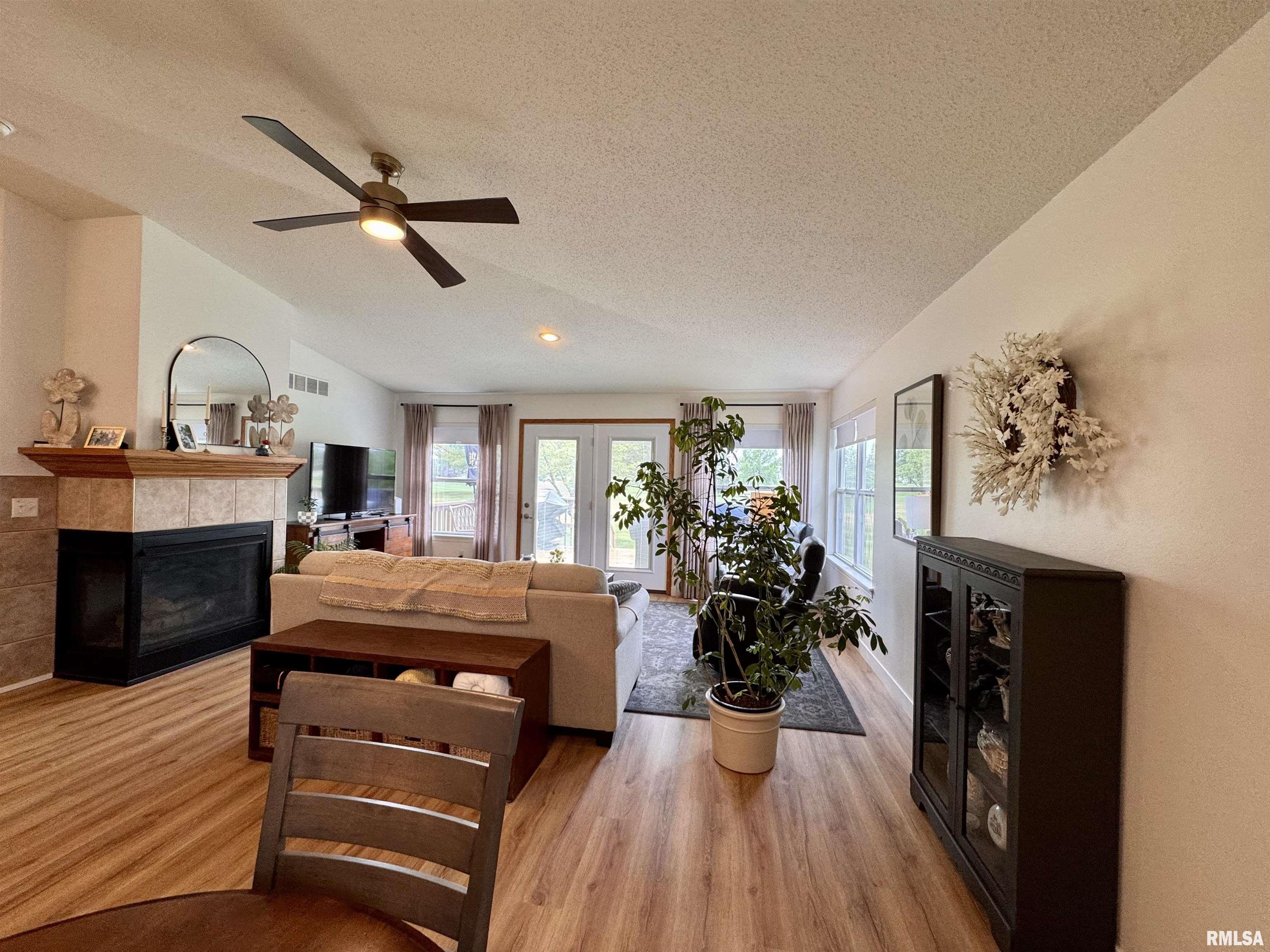 1123 Hawthorn Ridge Macomb, IL 61455 - Photo 6 of 34