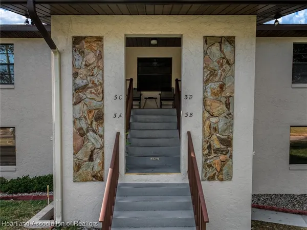 $107,900 | 3 A A Miracle Avenue, Unit D, Avon Park, FL 33825