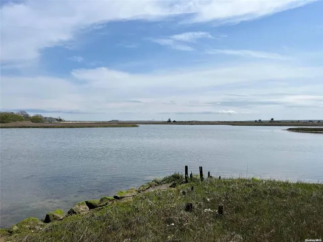 $1,200,000 | 20715 Main Road, Orient, NY 11957