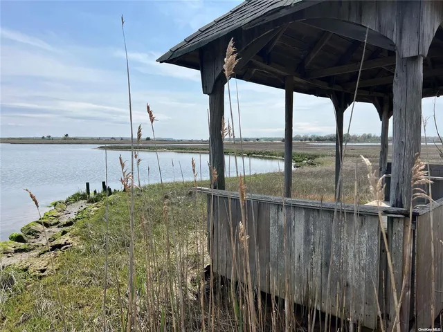 $1,200,000 | 20715 Main Road, Orient, NY 11957