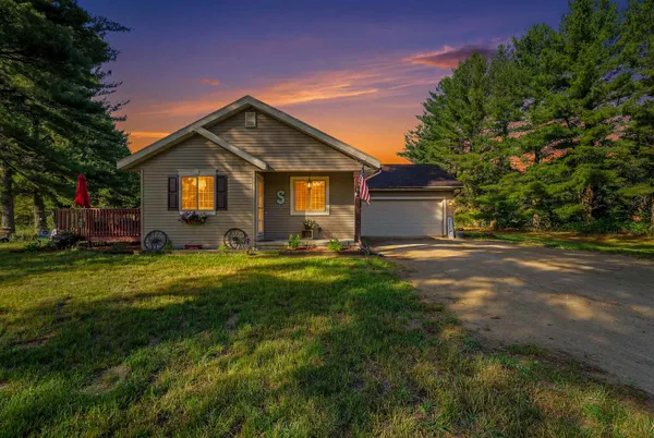 $375,000 | W8067 County Road YY, Wautoma, WI 54982