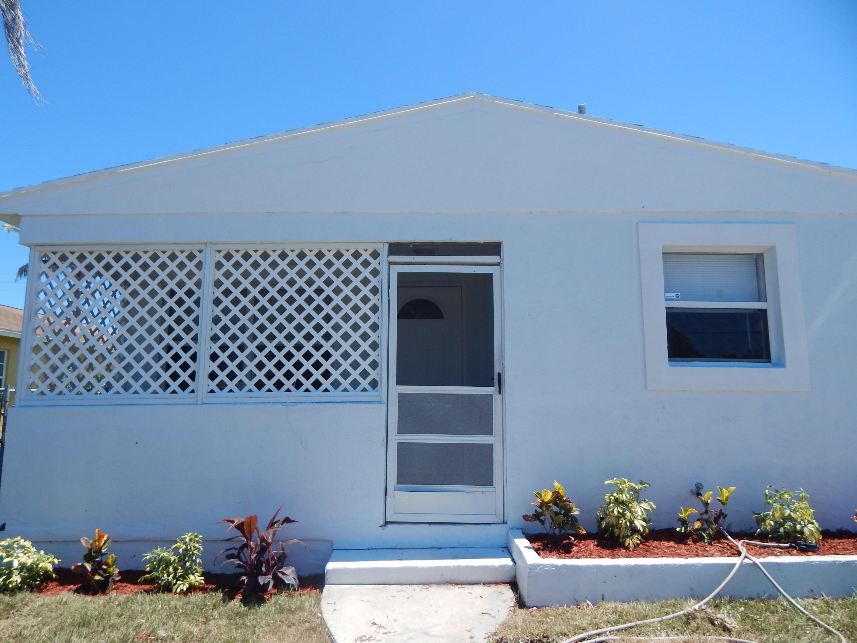 1069 West 26th Street Riviera Beach, FL 33404 - Photo 12 of 12 DSCN0710