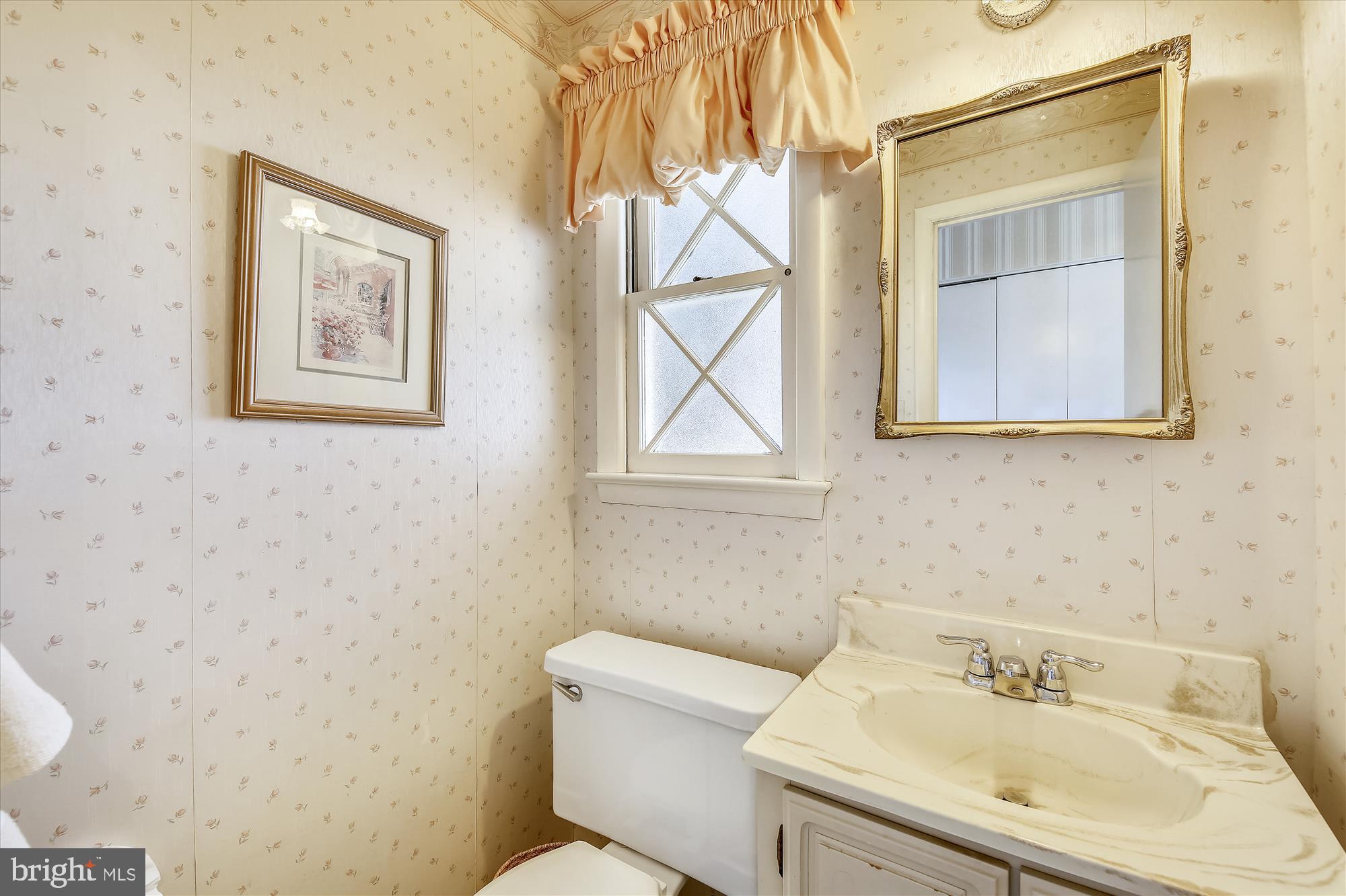 11617 Fulham Street Silver Spring, MD 20902 - Photo 15 of 30 Powder Room