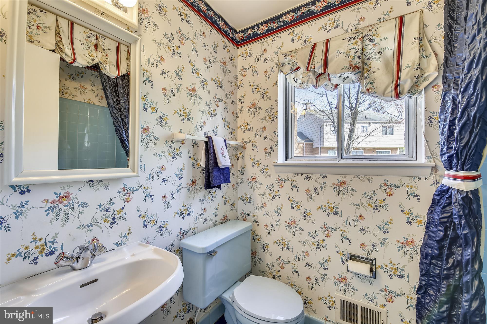 11617 Fulham Street Silver Spring, MD 20902 - Photo 18 of 30 Master Bathroom