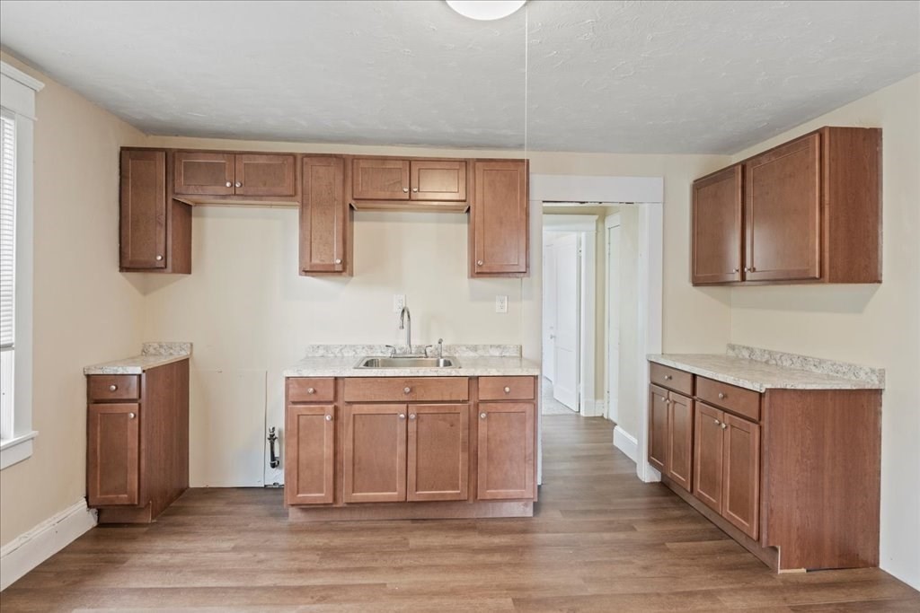 9 Shamrock Street Springfield, MA 01108 - Photo 6 of 40