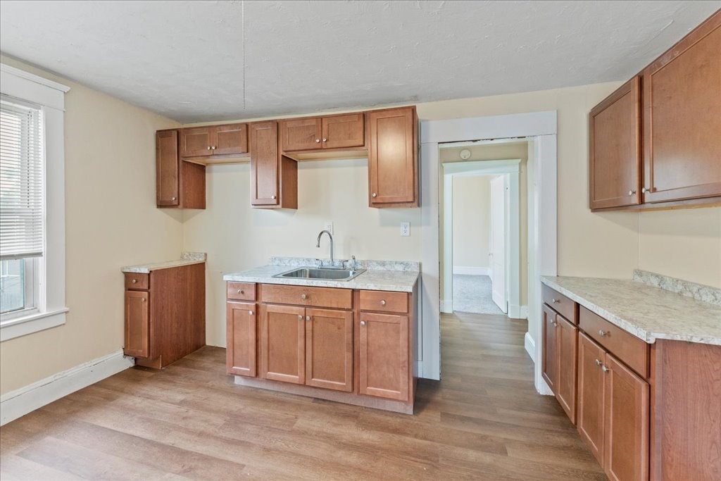 9 Shamrock Street Springfield, MA 01108 - Photo 8 of 40