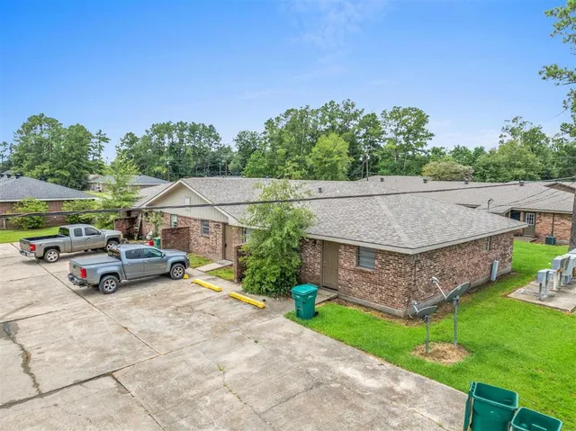 $274,900 | 279 Victoria Drive, Lake Charles, LA 70611