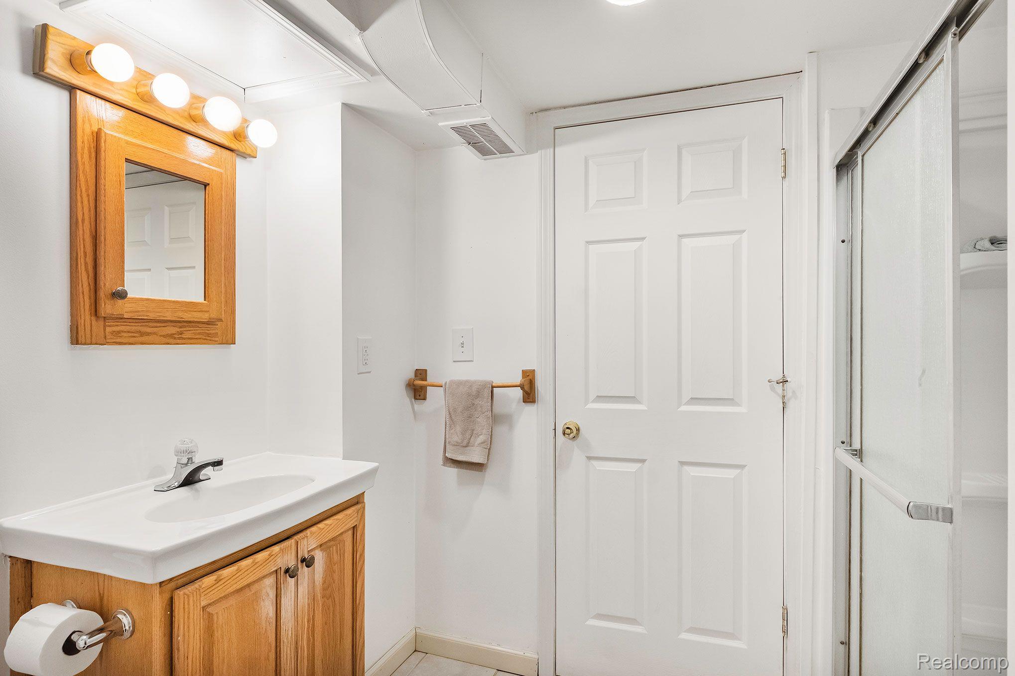 25366 Graham Road Redford, MI 48239 - Photo 20 of 25 Basement - Bath