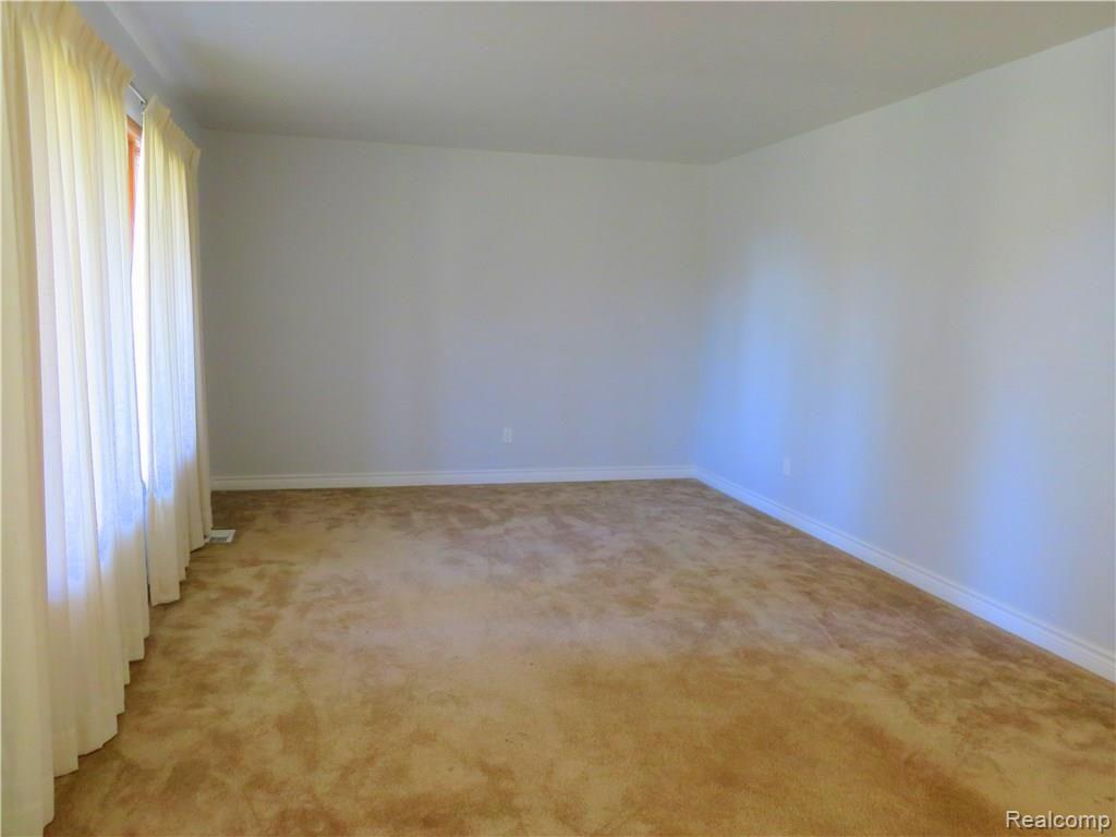 2960 Beck Road Howell, MI 48843 - Photo 18 of 21 LivingRoom2.jpg