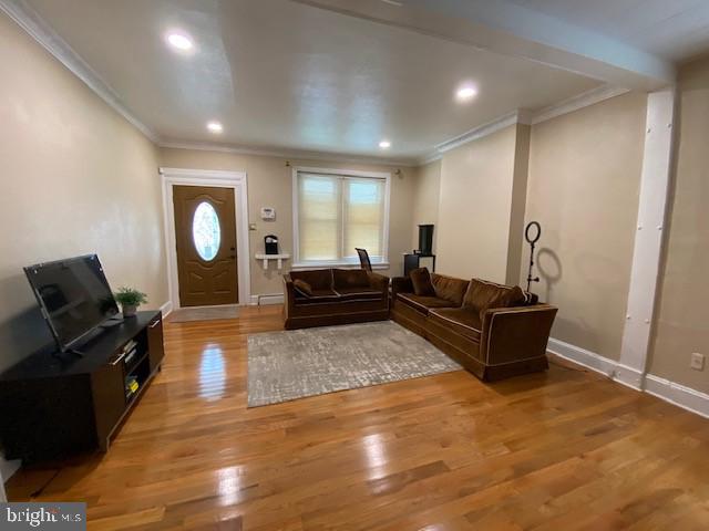 405 Holly Road Lansdowne, PA 19050 - Photo 5 of 23 Living Room