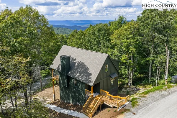 $689,900 | 1017 Charter Hills Road, Beech Mountain, NC 28604