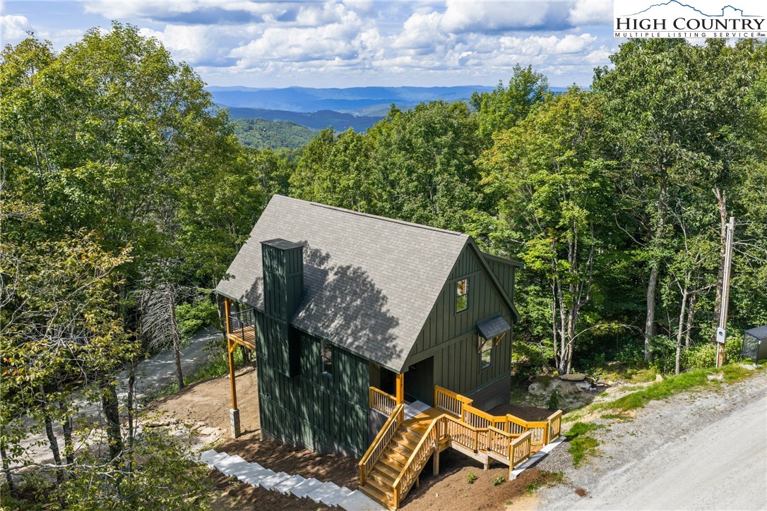 1017 Charter Hills Road Beech Mountain, NC 28604 - Photo 3 of 29