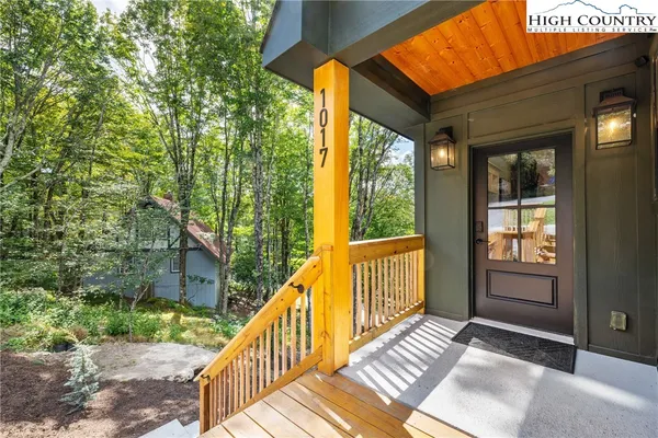 $689,900 | 1017 Charter Hills Road, Beech Mountain, NC 28604