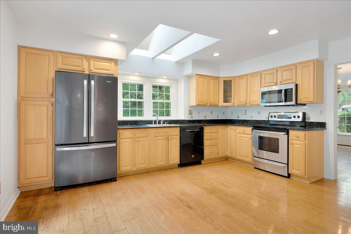 102 Quail Lane Wayne, PA 19087 - Photo 12 of 41 Bright and sunny kitchen