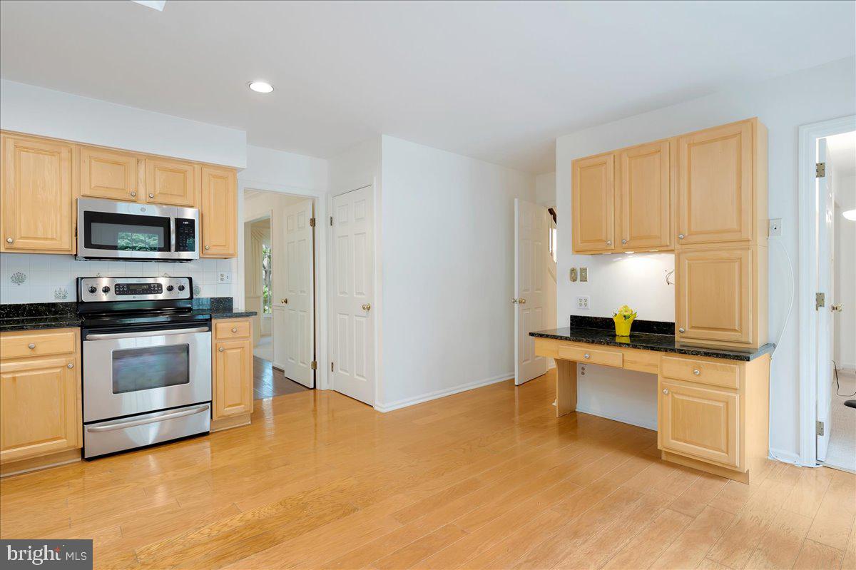 102 Quail Lane Wayne, PA 19087 - Photo 14 of 41 Work desk in kitchen