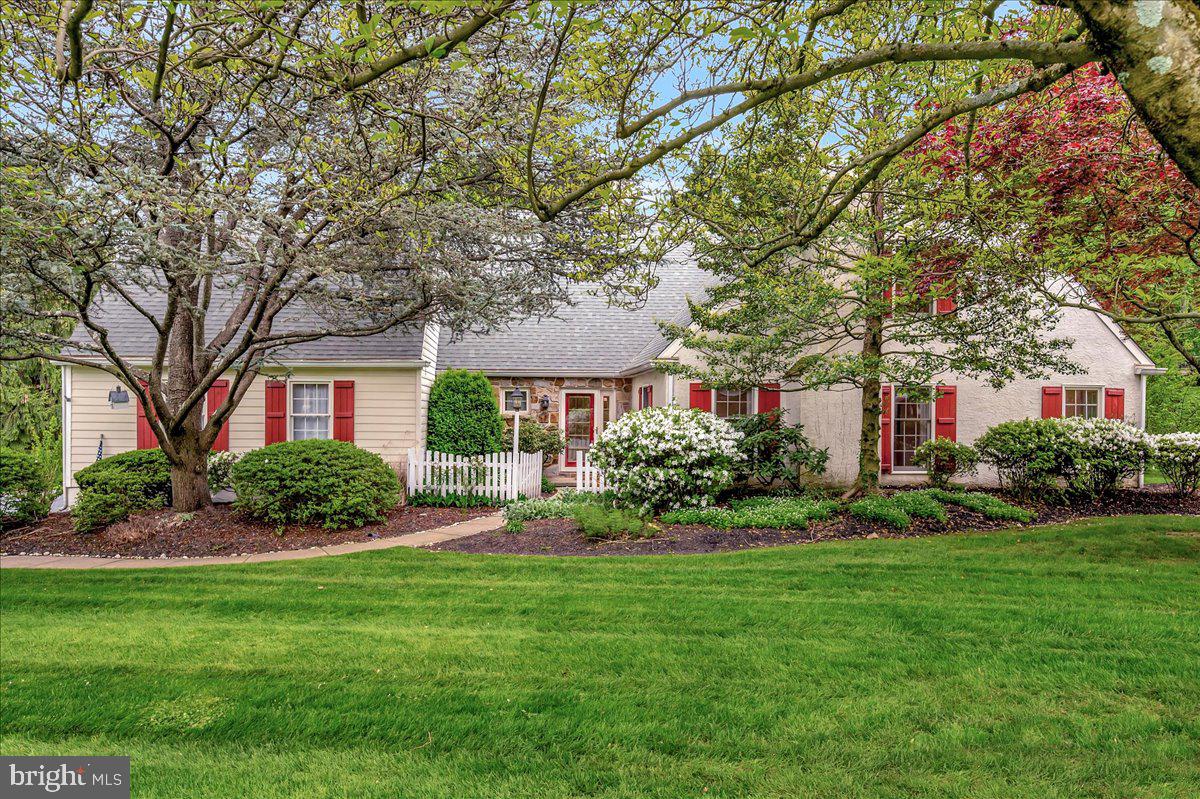 102 Quail Lane Wayne, PA 19087 - Photo 2 of 41 Beautiful plantings