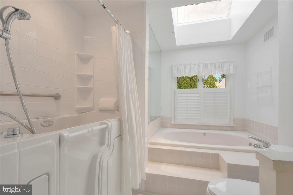 102 Quail Lane Wayne, PA 19087 - Photo 21 of 41 En suite bathroom