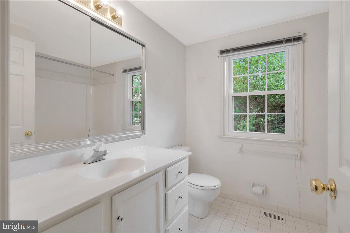 102 Quail Lane Wayne, PA 19087 - Photo 25 of 41 Upstairs hall bathroom
