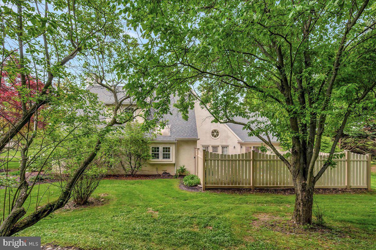 102 Quail Lane Wayne, PA 19087 - Photo 28 of 41 Side yard