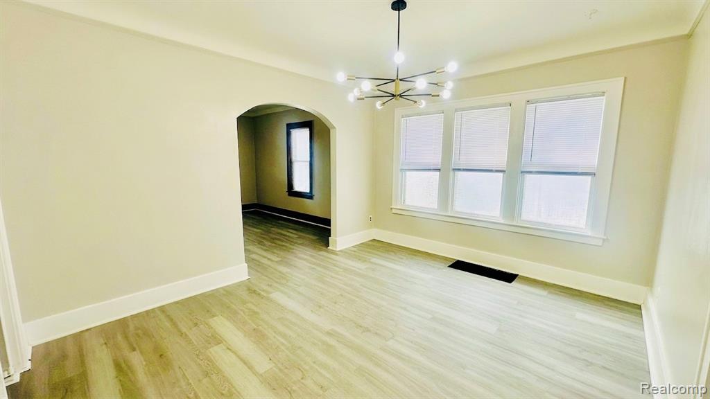 8071 Harding Center Line, MI 48015 - Photo 8 of 32 Gallery Image 8